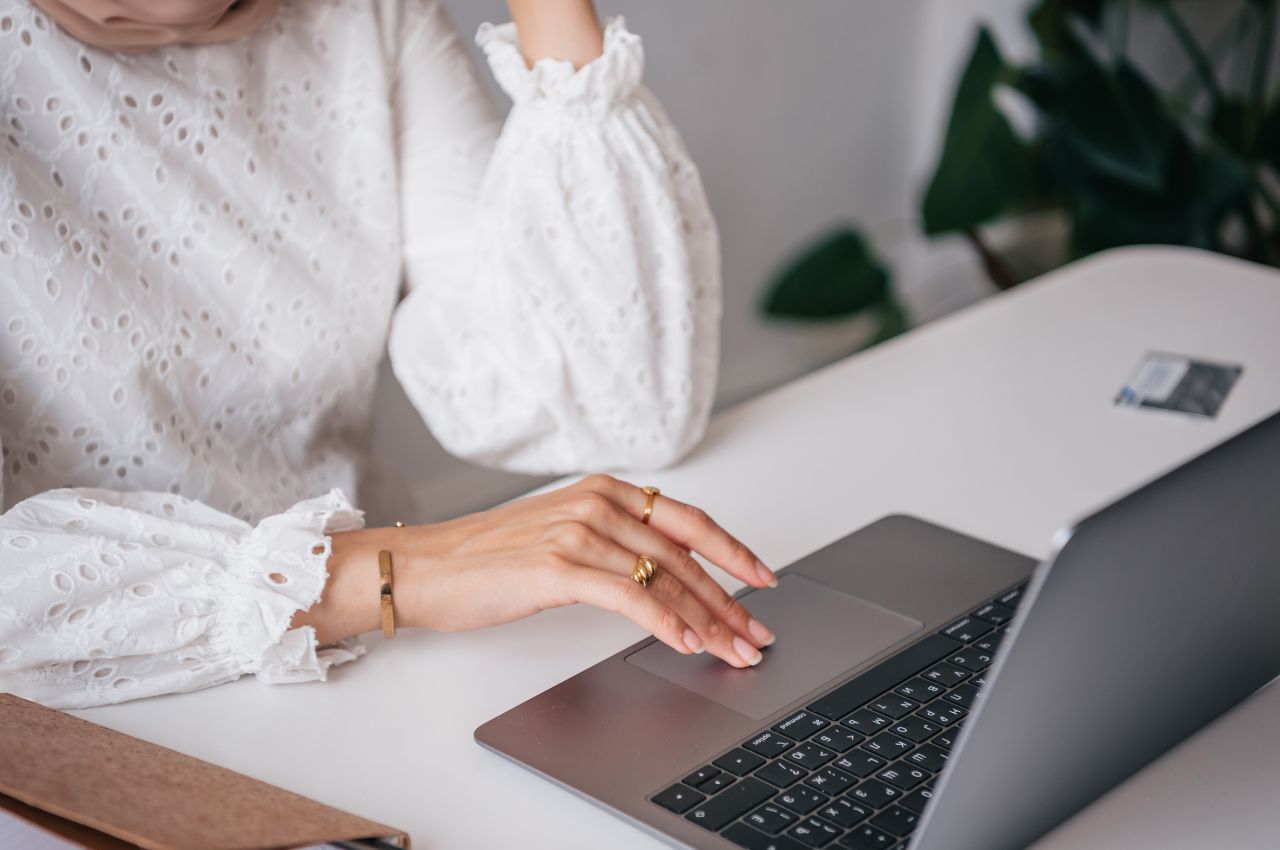 Jak pisać maile po angielsku, żeby nie brzmieć jak z translatora?